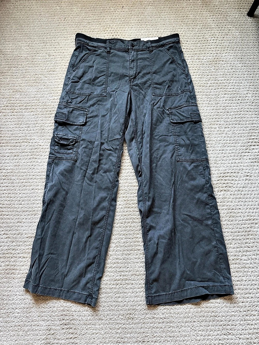 American Eagle Super High-Rise Baggy Wide Leg Wide Leg Cargo Pants in Gray